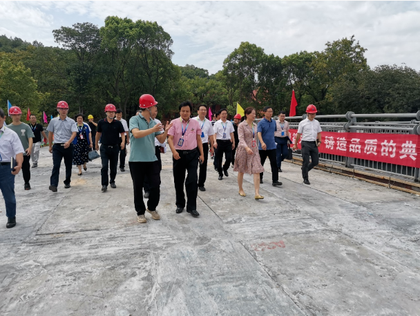 市政要聞 | 湖南工商大學(xué)黨委書記陳曉紅院士、長(zhǎng)沙市公共工程建設(shè)中心總工劉學(xué)武帶隊(duì)赴湖南工商大學(xué)跨桐梓坡路過街天橋項(xiàng)目考察調(diào)研